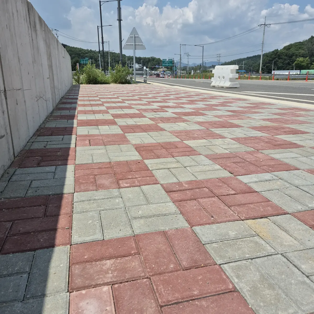 보도블럭 단가표 붉은색과 회색을 섞은 보도블럭 자재 선택 예시